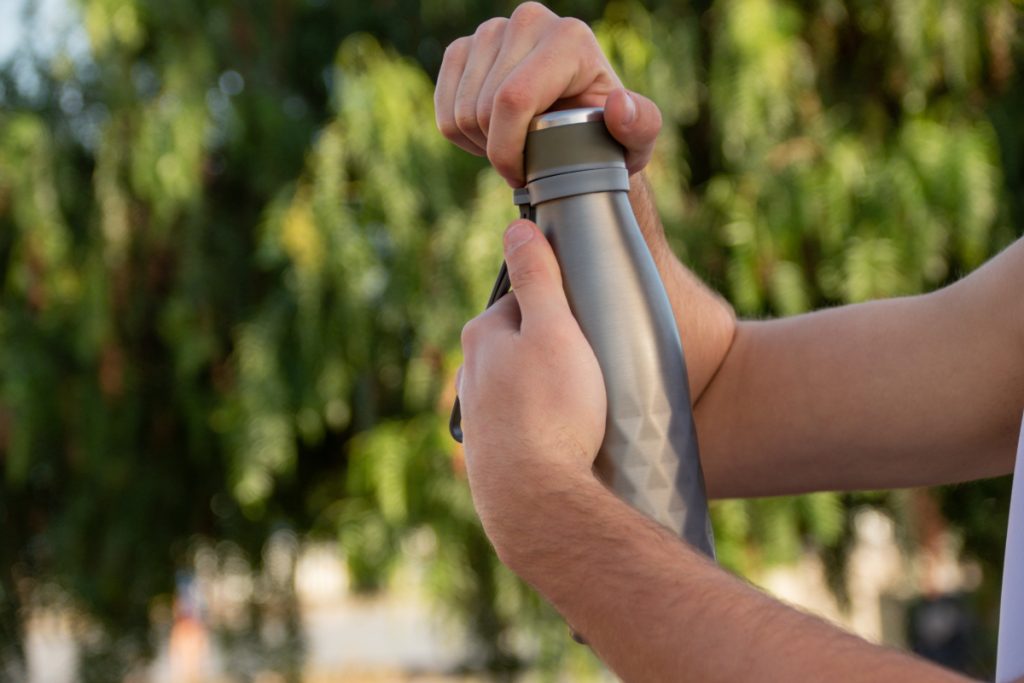 Comment nettoyer une gourde en inox : le guide - Kilovert.fr