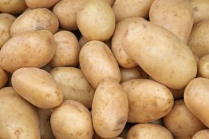 Combien de pommes de terre entières prévoir pour une raclette