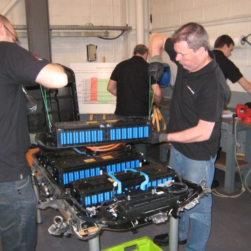Tension moyenne batterie de traction Outlander PHEV 2014